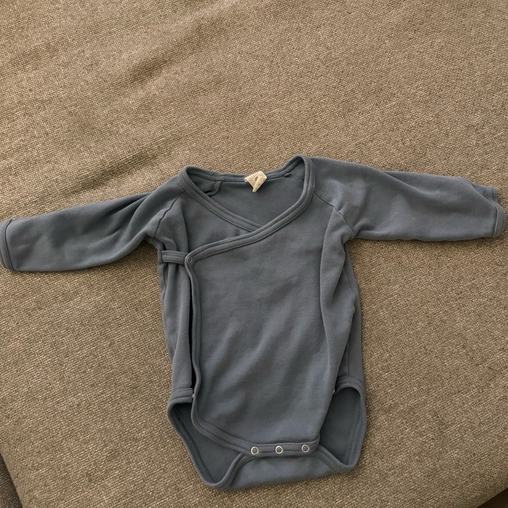 KATE QUINN 100% ORGANIC BABY KIMONO BODYSUIT